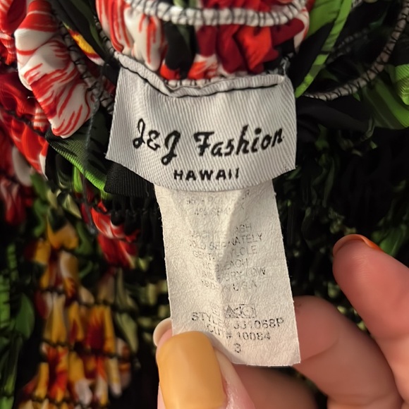 Hawaiian dress! 🌺 - Picture 3 of 3